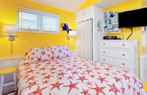 Hatteras Cottage | Studio cottage with on-site beach access, 2 decks, & central AC