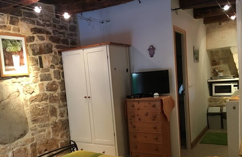 Cremps Cottage | Studio Cottage with Pool