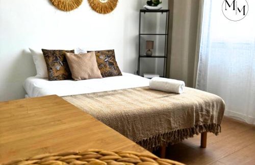 4th Arrondissement Apartment | Studio Déco Blancarde 2-3 pers Terrasse Parking Clim