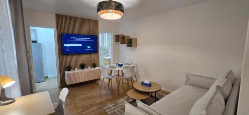 Saint-Thomas-d'Aquin Apartment | Studio d'architecte en plein cœur de Paris 7ème arrondissement