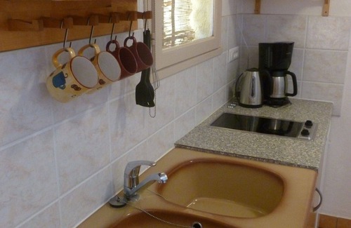 Le Luc Apartment | Studio, dans la campagne Centre VarnStudio, in the countryside, Var, Provence.