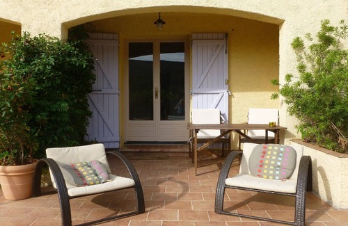 Le Luc Apartment | Studio, dans la campagne Centre VarnStudio, in the countryside, Var, Provence.