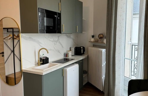 Neuilly-sur-Seine Apartment | Studio de Charme Parisien