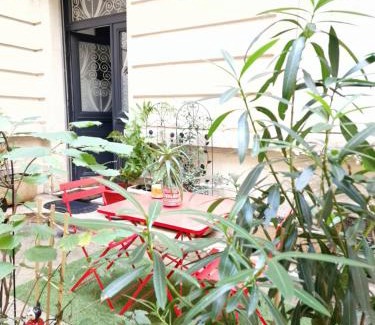8th Arrondissement Apartment | Studio de charme Paris Champs Elysees