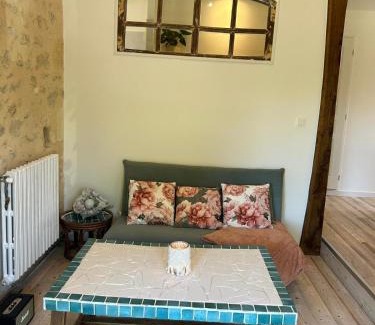 Cubnezais Apartment | Studio de La Bellue