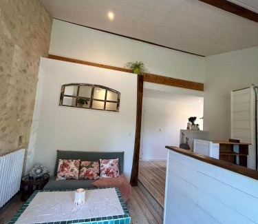 Cubnezais Apartment | Studio de La Bellue