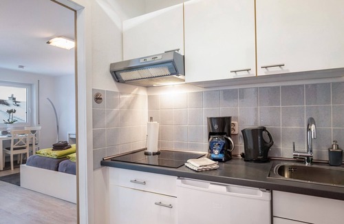 Schoenwald Apartment | Studio 'Schwarzwaldblick D with Pool' with Mountain View and Wi-Fi