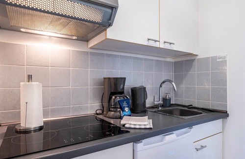 Schoenwald Apartment | Studio 'Schwarzwaldblick D with Pool' with Mountain View and Wi-Fi