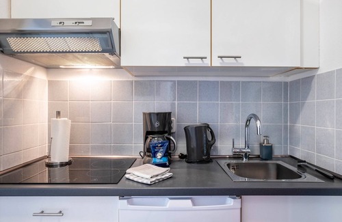 Schoenwald Apartment | Studio 'Schwarzwaldblick D with Pool' with Mountain View and Wi-Fi