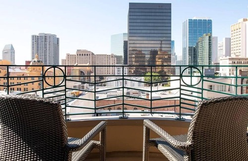 Gaslamp Quarter Condo | Studio Deluxe Condo Theme Parks & Gaslamp Quarter