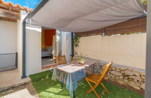 Lambesc Apartment | Studio "Dolce Vita 2" with Shared Pool, Private Terrace and Air Conditioning