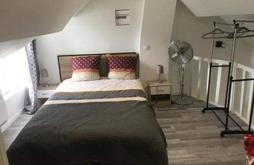 Stains House | Studio Douche WC Cuisine, 10km de Paris, 2km métro