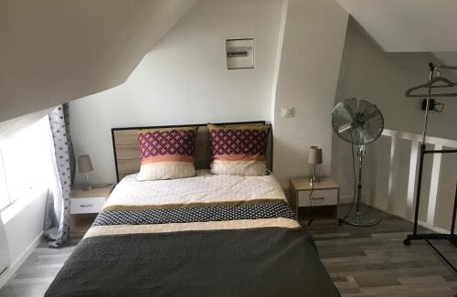 Stains House | Studio Douche WC Cuisine, 10km de Paris, 2km métro