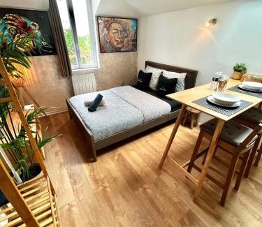 Enghien-les-Bains Apartment | Studio Douillet Hypercentre 12 min de Paris