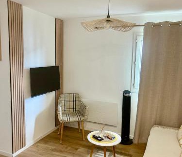 Bussy-Saint-Georges Apartment | Studio EASY CHECK-IN 8 mins Disneyland 35 mins Paris FREE Starbucks coffee parking wifi