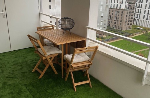 Gennevilliers Apartment | Studio Eiffel Avec Parking aux Portes de Paris