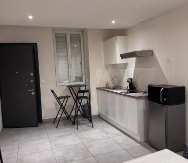 Montceau-les-Mines Apartment | Studio en centre ville