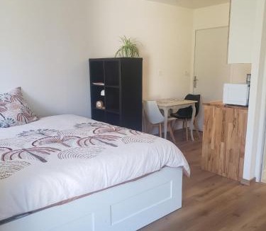 La Selle-en-Luitre Apartment | studio entièrement équipé