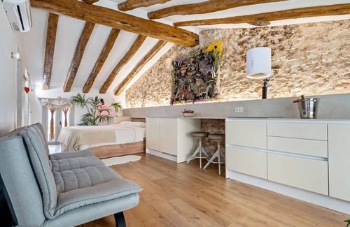 L'Hospitalet de l'Infant Apartment | Studio Apartment "El Nido 14 Colibrí" with Balcony & Wi-Fi