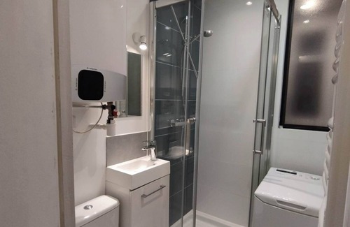 Combat Apartment | Studio Exceptionnel Près du Métro Ourcq