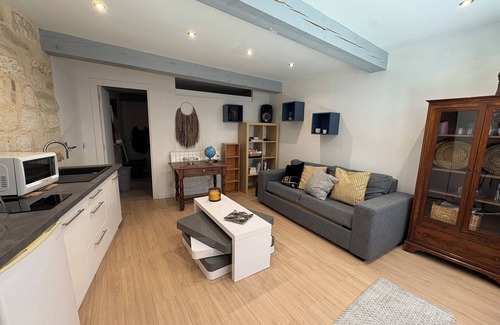 Villeneuve-les-Avignon Apartment | Studio F1, sleeps 2 in the heart of Villeneuve - 35 m2-
