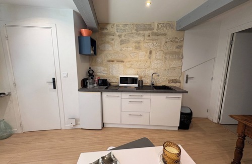 Villeneuve-les-Avignon Apartment | Studio F1, sleeps 2 in the heart of Villeneuve - 35 m2-