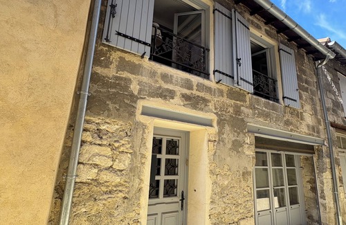 Villeneuve-les-Avignon Apartment | Studio F1, sleeps 2 in the heart of Villeneuve - 35 m2-