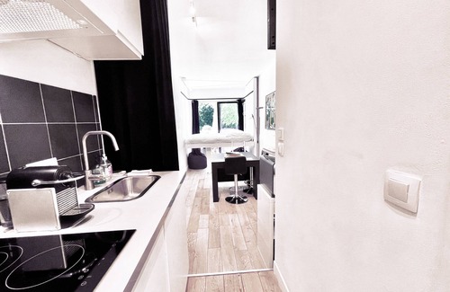 Prince–Marmottan Apartment | Studio Face Entrée de Roland Garros