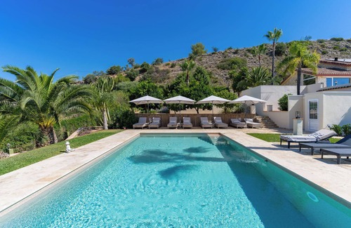 Tolox Apartment | Studio 'Finca Del Silencio Casita Carajillo' with Mountain View, Wi-Fi and Air Conditioning