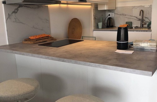 Villefranche-sur-Mer Apartment | Studio flat in private road with magnificant balcony view of Cap Ferrat