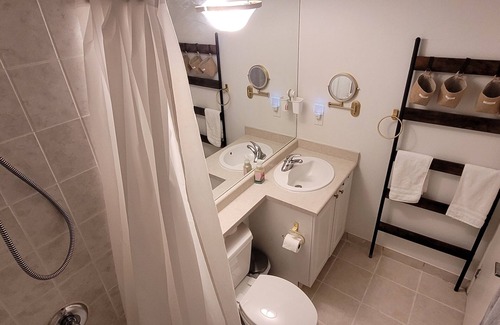 Niagara Condo | Studio for 2 in Downtown Toronto