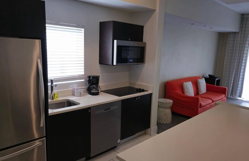 Doral Condo | Studio for 4, 1070 sq ft, Kitchen, Washer/Dryer