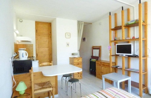 Arette Apartment | Studio for 4 with balcony, at the foot of the slopes, free parking, elevator