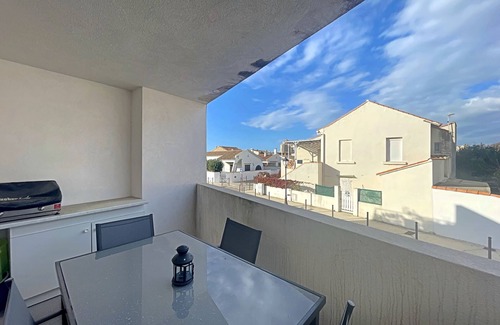 Saintes-Maries-de-la-Mer Apartment | Studio for 3 near sea with parking and air conditioning