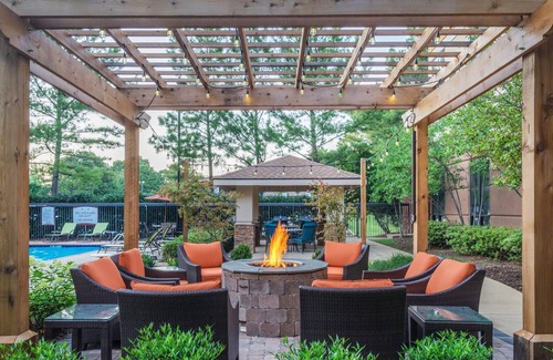 White Station Apartment | Studio | Free Breakfast. Outdoor Pool. Gym.