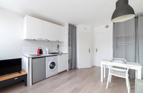 Feuillat Desgenettes Apartment | Studio Grigio - Welkeys