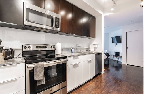 West Bellevue Apartment | Studio | Gym, Rooftop, Pool | Bellevue | Sophari A