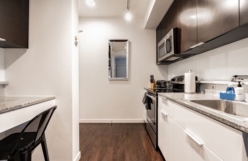 West Bellevue Apartment | Studio | Gym, Rooftop, Pool | Bellevue | Sophari A