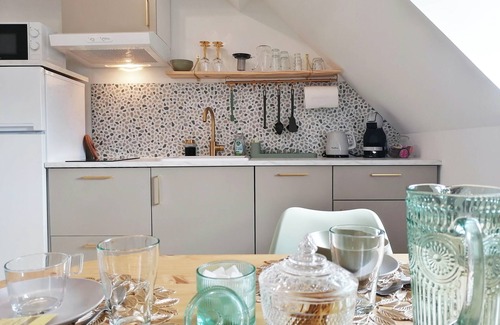 Secteur 1 Apartment | Studio Hagaki, postcard view of Grenoble, train station and streetcar 200m away, Netflix