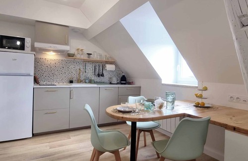 Secteur 1 Apartment | Studio Hagaki, postcard view of Grenoble, train station and streetcar 200m away, Netflix