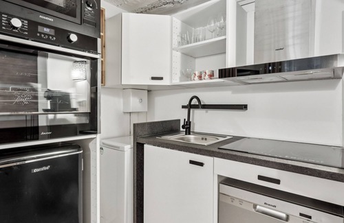 2nd Arrondissement Apartment | Studio Herold - Place de Victoires by B'Your Home