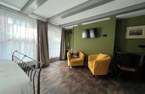 Canal Ring Hotel | Studio/hotel room in the heart of the city in 18th century house. Very private.
