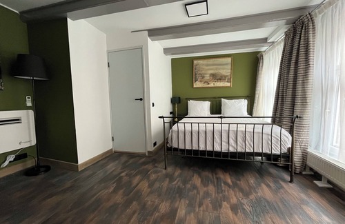 Canal Ring Hotel | Studio/hotel room in the heart of the city in 18th century house. Very private.