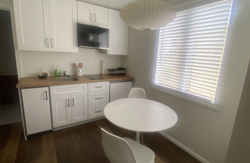 Granada Cottage | Studio House in Prime Location - close to Siesta Key Beach and Downtown