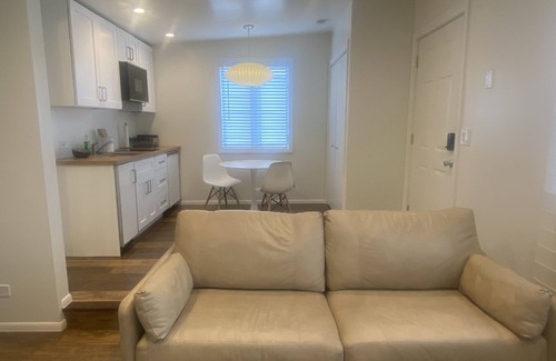 Granada Cottage | Studio House in Prime Location - close to Siesta Key Beach and Downtown