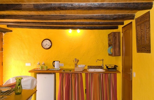 La Solana Apartment | Studio in 400-year-old farmhouse in the mountains