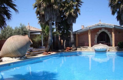 Fourques Apartment | Studio in a farmhouse with large swimming pool, palm trees, bridges, fountains