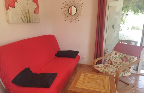 Pierrefeu-du-Var Apartment | Studio in a vineyard