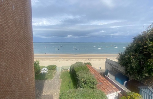 Arcachon Apartment | Studio in Arcachon with sea view, direct beach access, and secure parking
