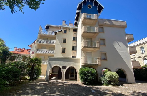 Arcachon Apartment | Studio in Arcachon with sea view, direct beach access, and secure parking
